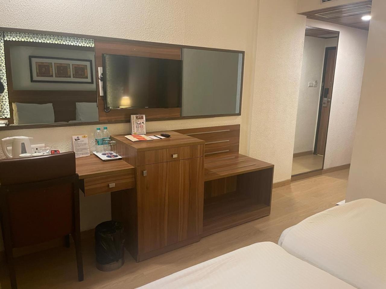 Incredible One Hotel سيكَندراباد المظهر الخارجي الصورة